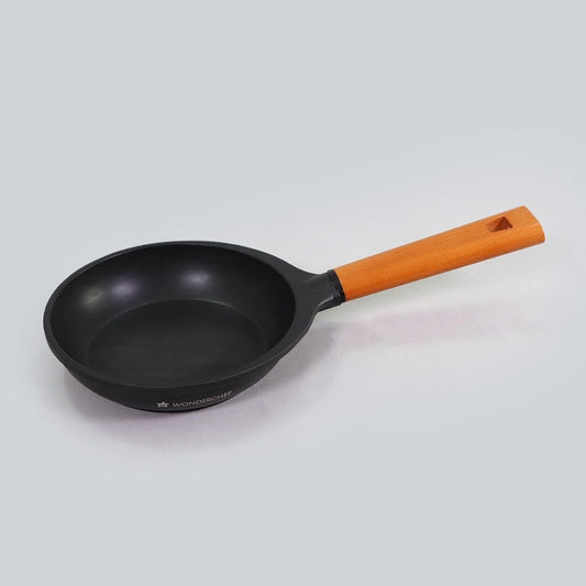 Caesar Non-stick Fry Pan, Induction Bottom, Wooden Handle, Die-cast Aluminium- 20cm, 1L, 5mm, 5 Years Warranty, Black