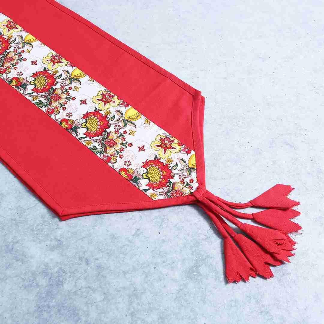 Como Table runner with floral print - Red