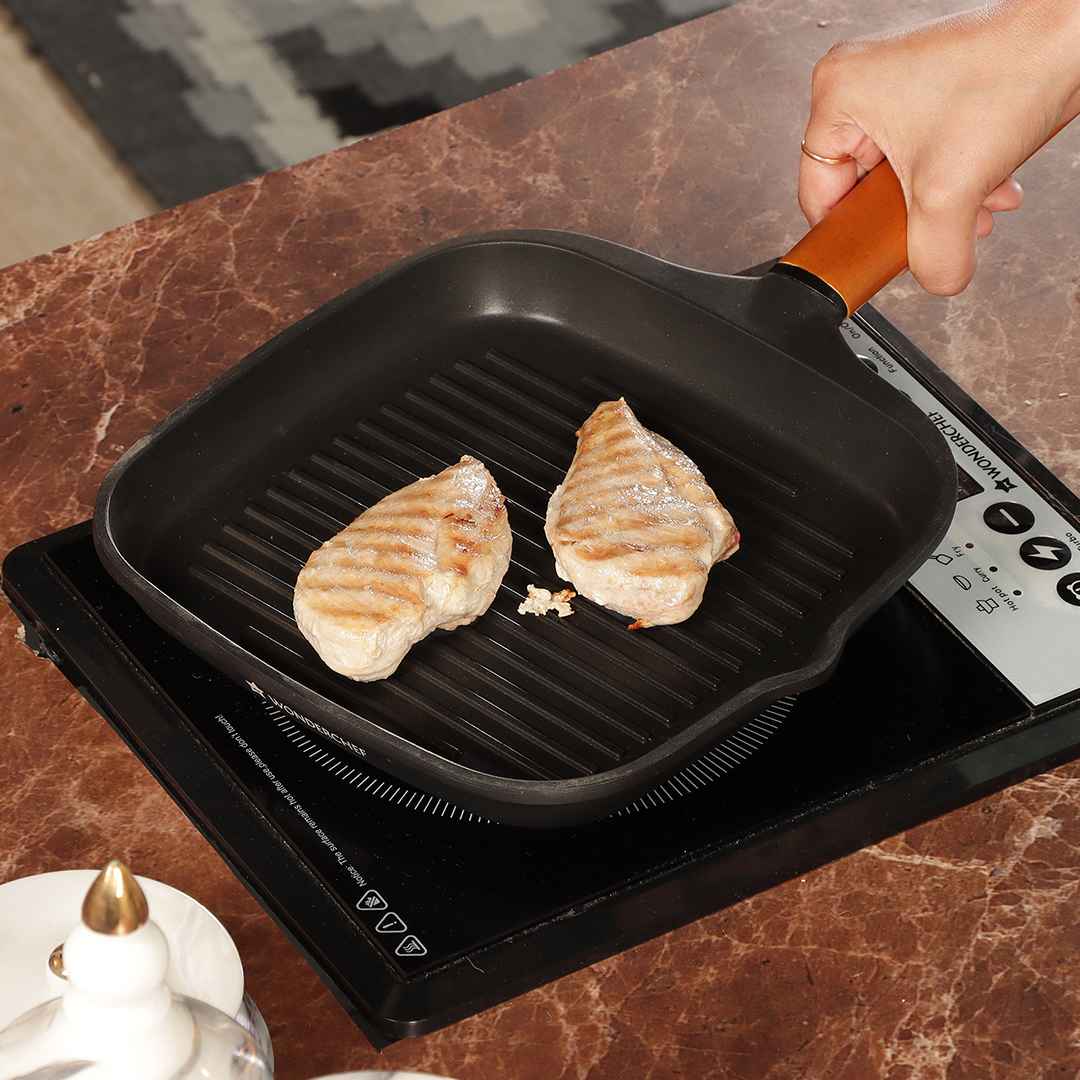 Caesar Non-stick Grill Pan With Wooden Handle, Pure Grade Aluminium, Induction Friendly, 24cm, 1.4L, 5mm, 5 Years Warranty, Black