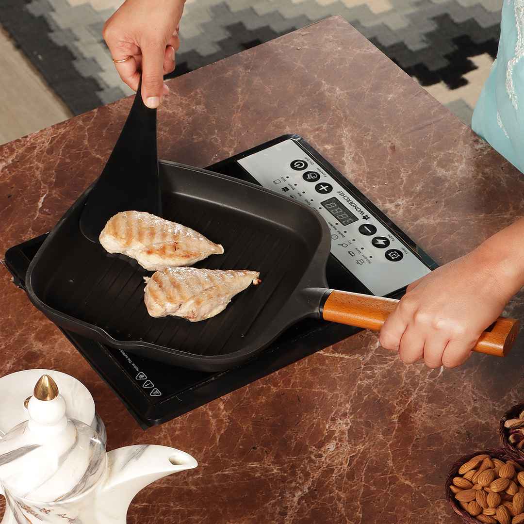 Caesar Non-stick Grill Pan With Wooden Handle, Pure Grade Aluminium, Induction Friendly, 24cm, 1.4L, 5mm, 5 Years Warranty, Black